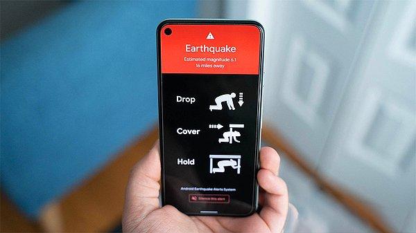 Depremin şiddetine göre iki farklı uyarı bildirimi gönderiliyor.