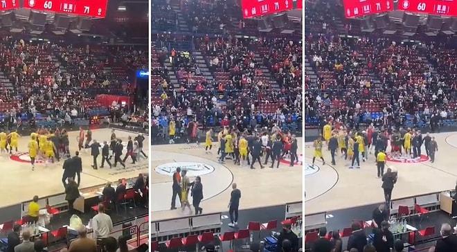 Milano-Fenerbahçe Beko Maçında Son Düdükten Sonra Çıkan Kavga Tribünlerden Anbean Kaydedildi