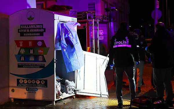5. Bursa'da kullanılmış giysi ve ayakkabı kumbarasının kapağına sıkışan Ukrayna uyruklu kişi hayatını kaybetti.