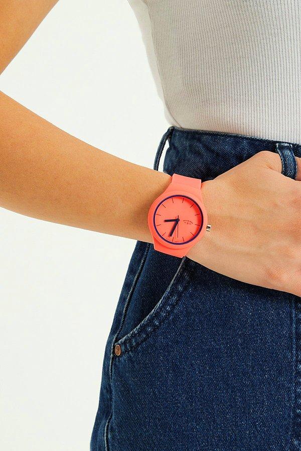 9. Rengarenk kol saatleri kolunuza çok yakışacak.
