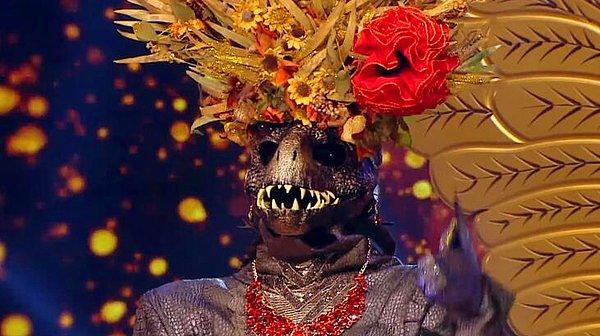 Maskelerin altındaki ünlülerin tahmin edilmeye çalışıldığı yarışmada kullanılan maskeler 'Satanizme özendiriyor' gerekçesiyle tepki çekmişti. Sosyal medyada büyük bir linç kampanyası başlatılmıştı.