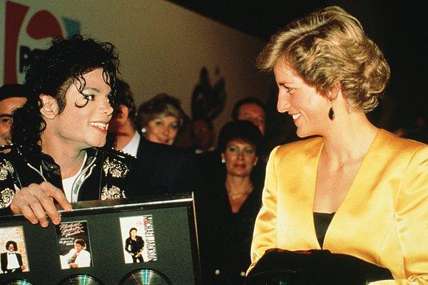 15. Michael Jackson, kendisini izlemeye gelen Prenses Diana'ya saygısızlık yapmamak için bazı şarkıları söylemeyecekti.