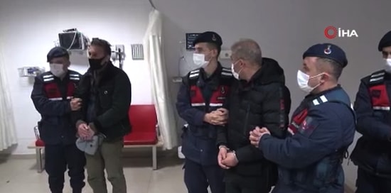 Define Ararken Büyü Bozmak İçin Tavuk Kesen Muhtar Suç Üstü Yakalandı