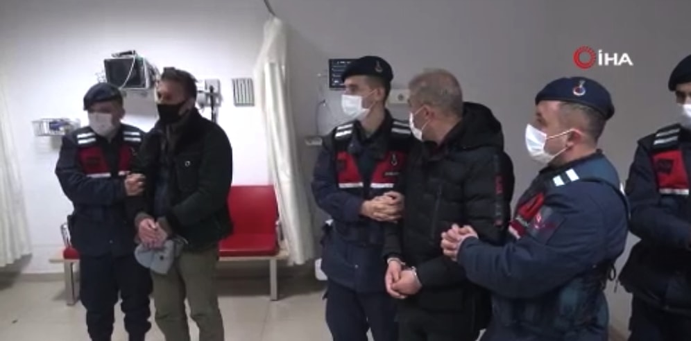 Define Ararken Büyü Bozmak İçin Tavuk Kesen Muhtar Suç Üstü Yakalandı