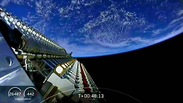 SpaceX şimdiye kadar 2 binden fazla Starlink uydusunu yörüngeye yerleştirmişti. ABD’li yetkililer şirkete 12 bin uydu fırlatma hakkı tanımıştı.