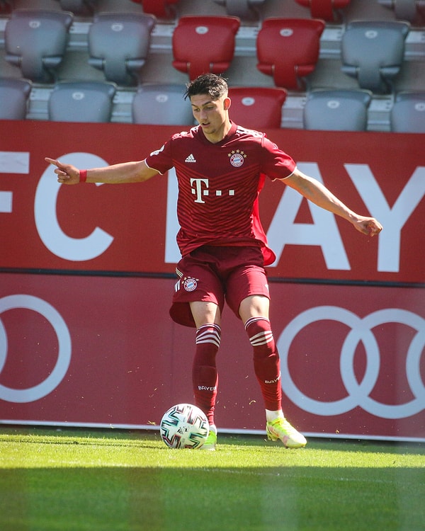 Genç futbolcu imzanın ardından, "U8'den beri buradayım. Başka bir takım için oynamayı hayal edemiyorum. Bana güvendikleri için minnetarım." açıklamasını yaptı.