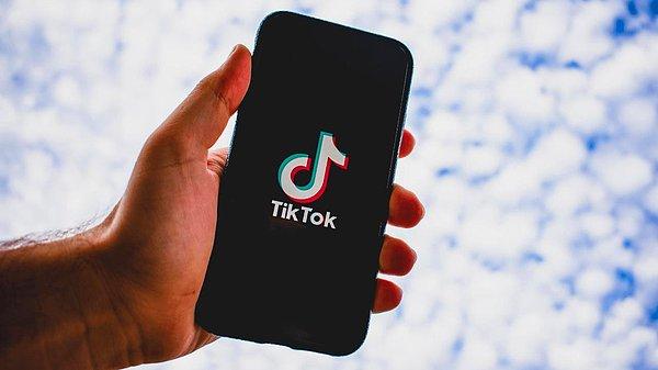 5. TikTok, özellikle genç kullanıcıların çok aktif olduğu bir platform olarak biliniyor. 13 yaş ve daha üstündeki kişilerin kullanabildiği TikTok’ta yeni bir yaş düzenlemesi yapılarak içeriklerin gösterimi sınırlandırılacak.
