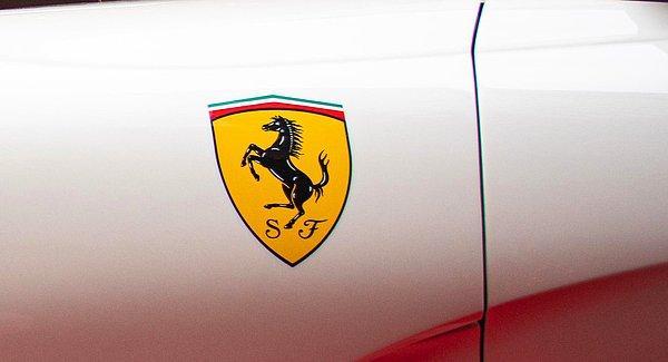 10. Ferrari daha akıllı otomobiller üretebilmek için Qualcomm ile iş birliği yaptı. Kendi alanlarındaki dev markaların stratejik teknoloji iş birliği sektörlerin birleşimi açısından önemli bir rol oynayacak.