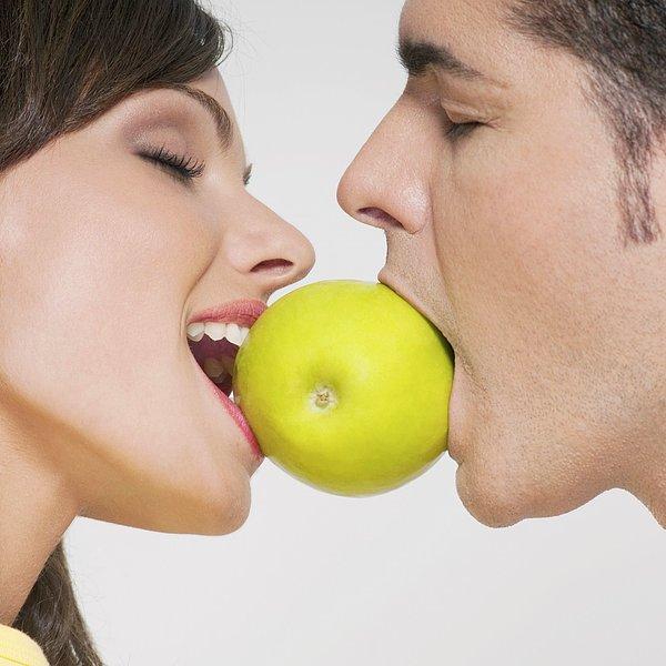 6. Günde 1 adet elma yemek seks hayatını canlandırır!