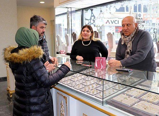 Sevgililer Günü Öncesi Kuyumculardan 'Dolandırıcılık' Uyarısı