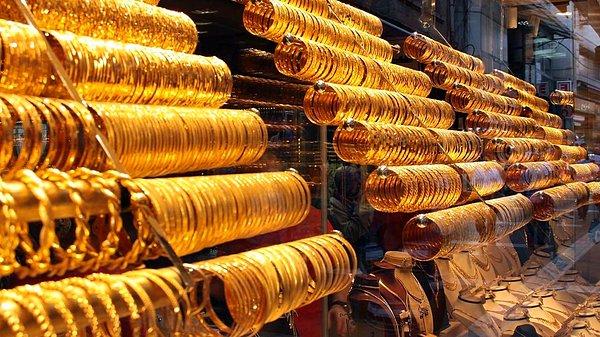 8. Hazine ve Maliye Bakanı Nureddin Nebati, hafta sonu ekonomi paketin sunumunda KKM sonrası altın için de yeni bir düzenleme getirildiğini açıkladı.  Kapalıçarşı'da altınlarını getirenler olup olmadığını merak ettik. Onedio olarak uzmanlara yeni sistemi sorduk
