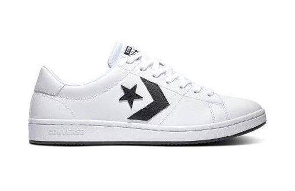 1. Converse'in sneakerları da uzun yıllardır moda.
