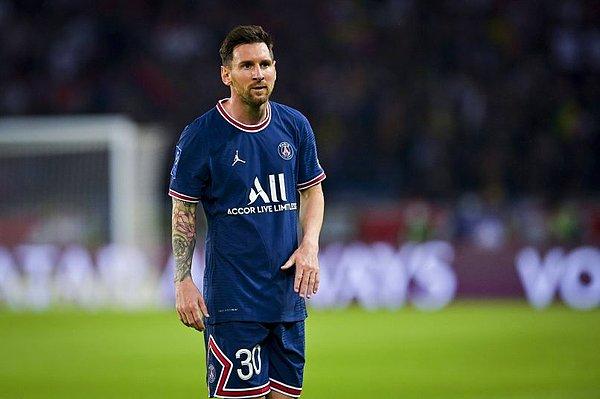 El Pais gazetesi, Messi ile ilgili kaleme aldığı makalede oyuncunun Paris'teki zorlu yaşamından söz ederken,