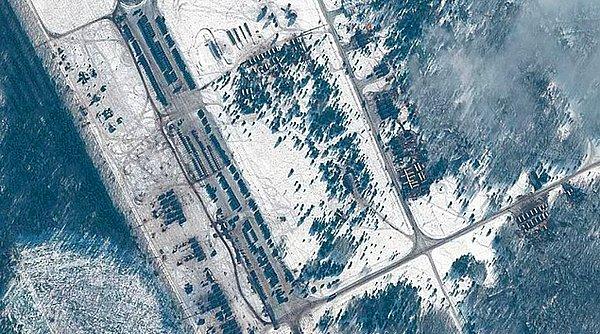 9. Rusya, Ukrayna sınırındaki birliklerini çektiğini bildirse de ticari uydulardan elde edilen görüntüler, Batı'nın "Rusya çekilmiyor" iddialarını doğruluyor.