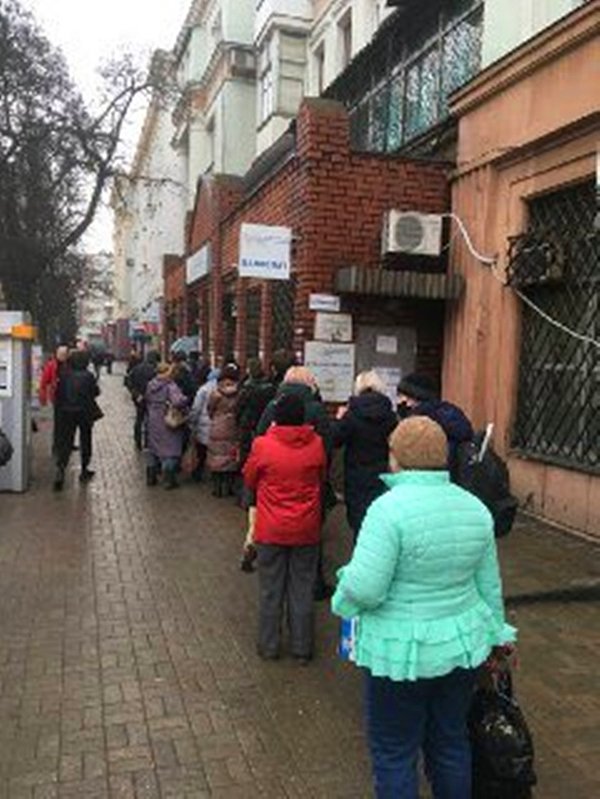 Bölgenin tahliye edileceğini duyan vatandaşlar ATM'lere akın etti.