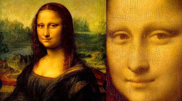 500 yıldan fazla bir tarihe sahip olan Mona Lisa'nın tek örneği Louvre Müzesi'nde sergilense de Leonardo da Vinci'nin öğrencileri tarafından yapılmış iki kopyası daha bulunuyor.