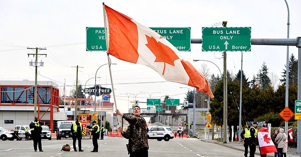 Kanada'da son birkaç haftadır kamyon şoförlerinin başlattığı, Ambassador Köprüsü'nü tamamen kapatan protestolar dur durak bilmeden devam ediyor.
