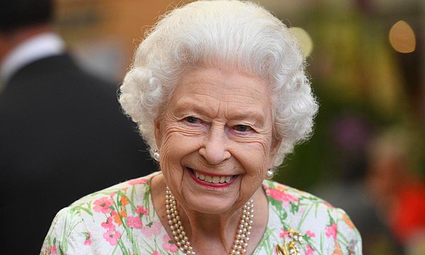 6. İngiltere Kraliçesi 2. Elizabeth'in Kovid testinin pozitif çıktığı duyuruldu...