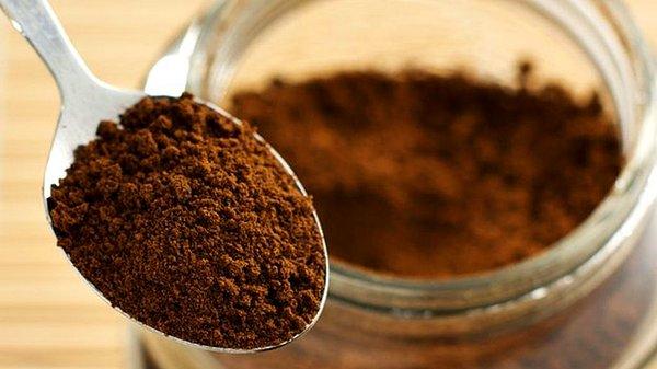 Yani aslında granül kahve olarak adlandırdığımız kahve hem orijinal kahve değil hem de bir miktar kimyasal...