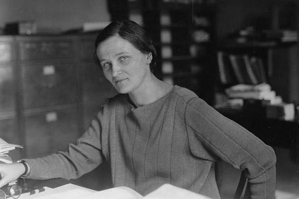 1900 yılında İngiltere'de dünyaya gelen Cecilia Payne-Gaposchkin, aslında genç yaştan itibaren bir bilim insanı olmak istiyordu.