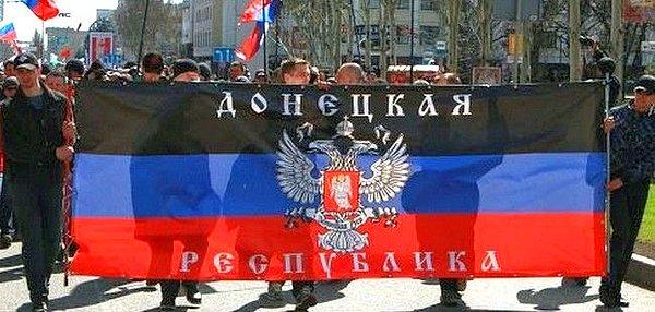 Ukrayna yönetimini sivilleri katletmek ve savaş suçu işlemekle itham eden Donetsk Halk Cumhuriyeti, Donbass Savaşı'nda "Ukrayna'dan ayrılarak kurulan bir devlet."