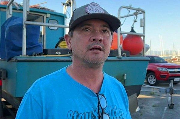 Geçtiğimiz aylarda teknesi ile denize açılan Scott Thompson, gece saatlerinde kaza eseri suya düştü.