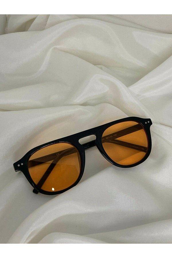 8. Renkli camlı güneş gözlüğü