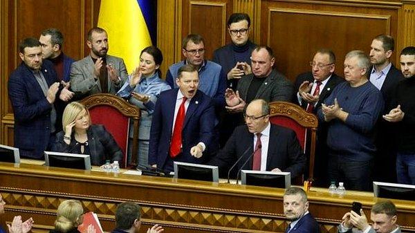 13.45 | Ukrayna Devlet Başkanı Zelenskiy, genel seferberlik tasarısını Ukrayna Parlamentosu'na sundu.