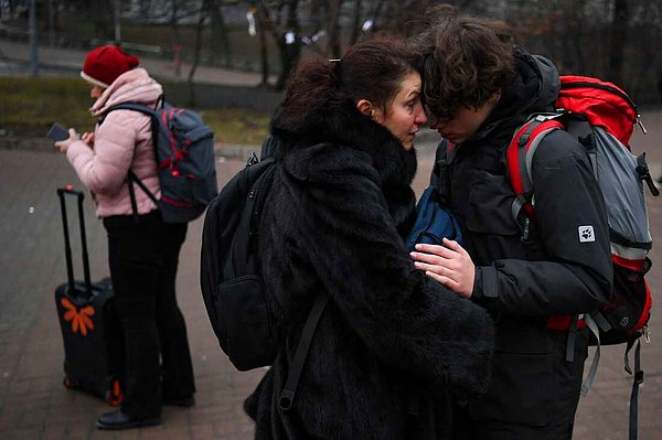 Ukrayna'da savaş devam ederken diğer dünya ülkeleri ise Putin'in kararına tepki göstermek için açıklama yaptılar. Bakalım hangi dünya lideri ne yorum yaptı...