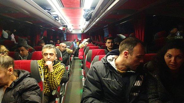 21.00 | Dışişleri Bakanı Çavuşoğlu, Ukrayna'daki 20 bin civarında vatandaştan 16 binine ulaşıldığını belirterek "Kara yoluyla vatandaşlarımızı taşıma kararı aldık" dedi.