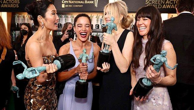 Törende Squid Game Rüzgarı! Oscar'ın Provası Olarak Nitelendirilen 2022 SAG Ödülleri Sahiplerini Buldu