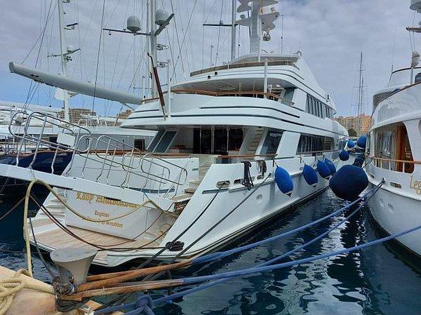 55 yaşındaki gemici, Rus patronunun 7 milyon dolar değerindeki ultra lüks yatını batırmaya çalışıyor.