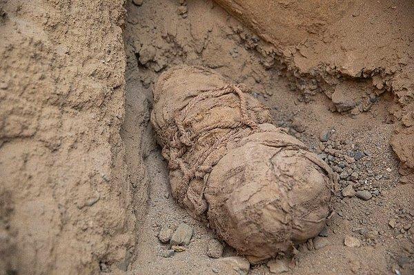 6. Peru'da kurban edilmiş 6 çocuğun mumyası ortaya çıkarıldı.