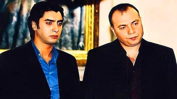 Necati Şaşmaz, Oktay Kaynarca, Özgü Namal ve birçok ünlü ismin yer aldığı dizi 2003 yılında yayın hayatına başlayan Kurtlar Vadisi, 4. sezonda 4 milyon dolar karşılığında Kanal D'ye transfer olduktan sonra 2005 yılında aramızdan ayrılmıştı.