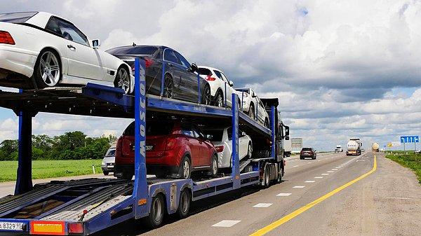 Otomotiv devleri Volkswagen ve Volvo’da Rusya’ya sevkiyatları durdurdu.