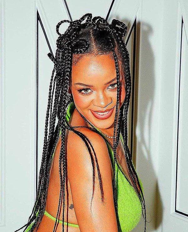 9. Geçtiğimiz haftalarda hamileliğini açıklayan Rihanna'nın transparan kıyafetler tercih etmesi goygoycuların diline düştü!