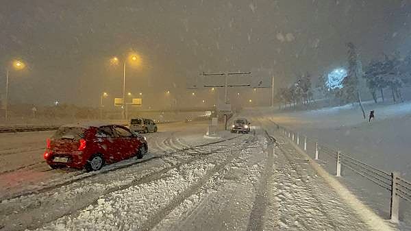 Denizli - Antalya Karayolu Kar Yüzünden Ulaşıma Kapandı