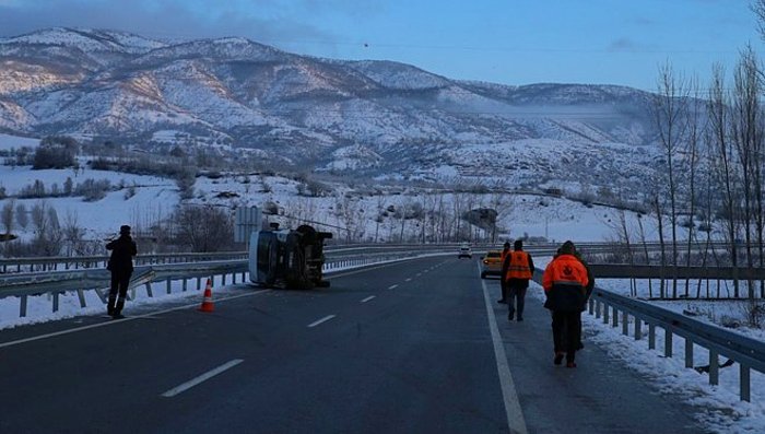 Tokat'ta Askerleri Taşıyan Servis Devrildi: 1 Şehit, 3 Yaralı