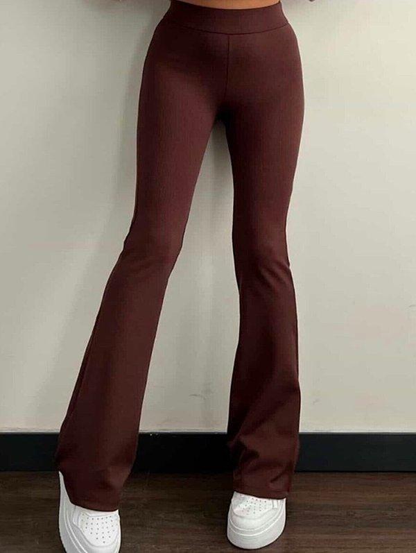 10. Kahverengi ve toparlayıcı özellikli pantolon da favori parçalardan.