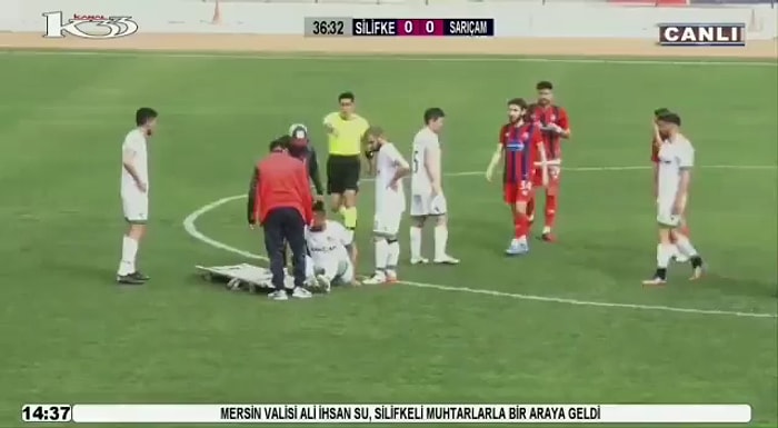 Türk Futbolunun Özeti: Sakatlık Numarası Yapıp Sedyeyle Kenara Taşınınca Anında Ayağa Kalkan Futbolcu