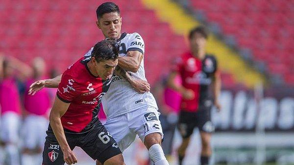 Meksika'nın en üst ligi olan Liga MX'de karşılaşan Queretaro ile Atlas FC maçında kan döküldü.