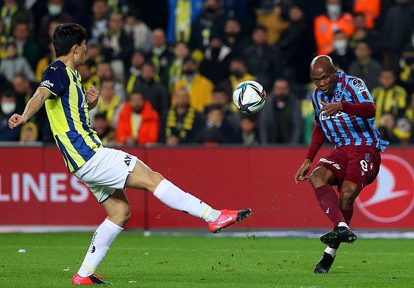 Sahada mücadele eden futbolcular kadar, tribündeki taraftarlar da Fenerbahçe'nin yenilmemesinde büyük bir rol oynadı.