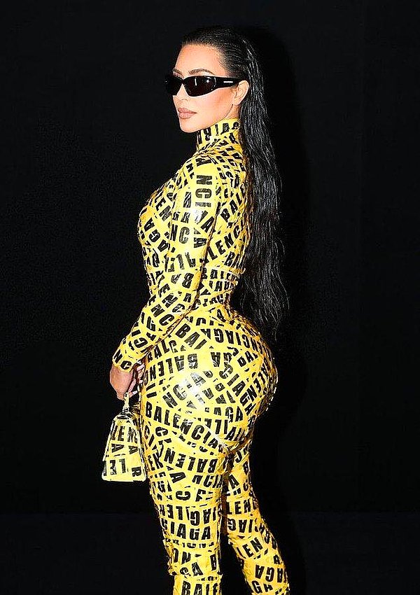 2. Kim Kardashian ve bant elbisesi halis mi?