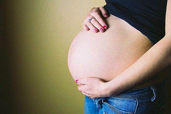 2 aylık hamile bir kadın Meksika uçağına binmeden önce cinsel organının içine  uyuşturucu madde gizledi.