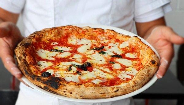 13. Napoli, İtalya-Margerita pizza