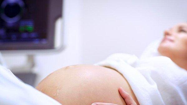 Tıp tarihinde rastlanan süperfetasyon vakalarındaki kadınların hamile kalmadan önce doğurganlık tedavisi almış oldukları belirtiliyor.