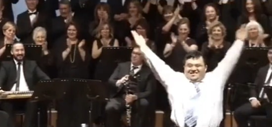 Down Sendromlu Çağatay Aras’ın Yönettiği Koro ve Ortaya Çıkan Muhteşem Görüntüler