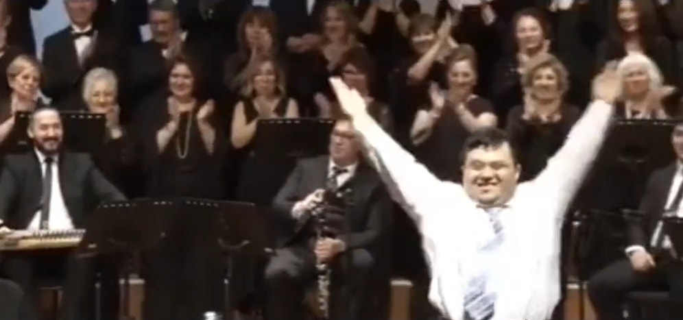 Down Sendromlu Çağatay Aras’ın Yönettiği Koro ve Ortaya Çıkan Muhteşem Görüntüler