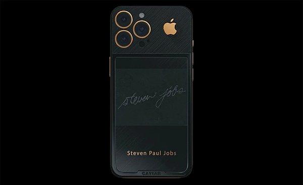 Apple'ın kurucusu Steve Jobs'un imzasını taşıyan iPhone 13 Pro modeli de 26,790 dolara satın alınabiliyor.