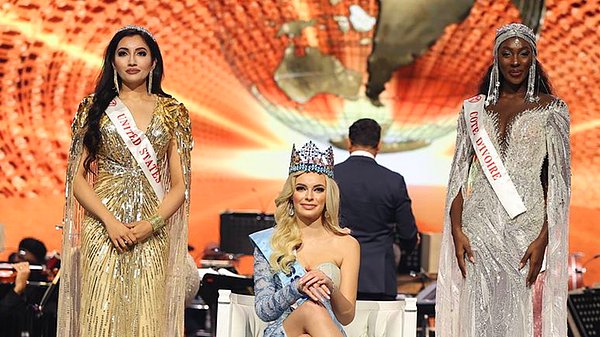 Miss World 2019 Birincisi Jamaikalı Toni-Ann Singh, 2021 Kraliçesine Tacını Takdim Etti.